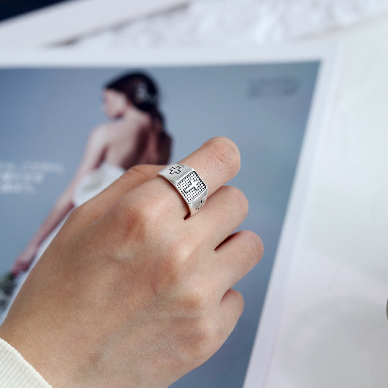 Anillo Ajustable de Fe Minimalista con Cruz Grabada en Plata Esterlina 925