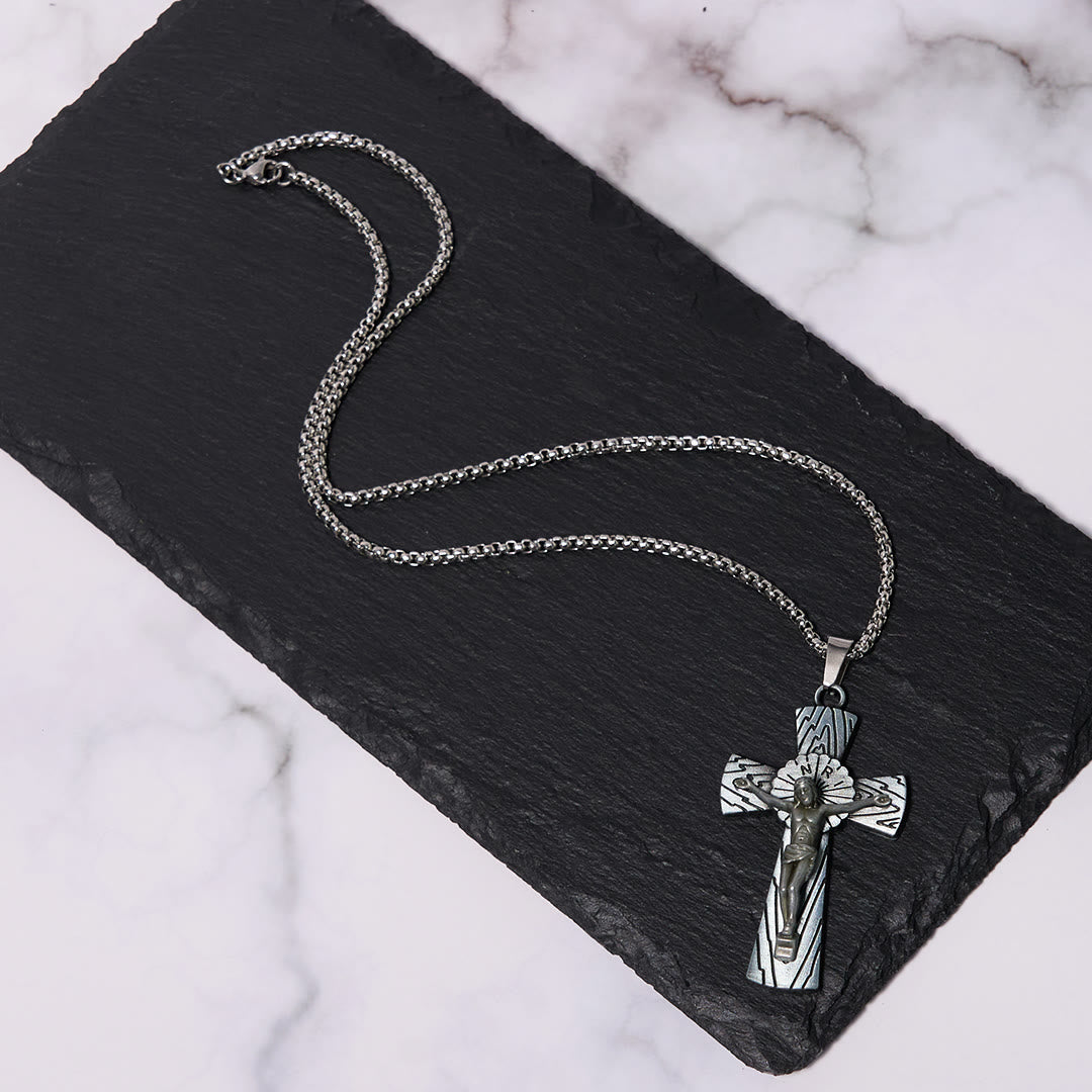 Collar de Pendiente de Cruz de Jesús de Acero de Titanio con Patrón de Árbol de Estilo Retro