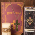 Collar de Pendiente de Cruz de Jesús de Acero de Titanio con Patrón de Árbol de Estilo Retro