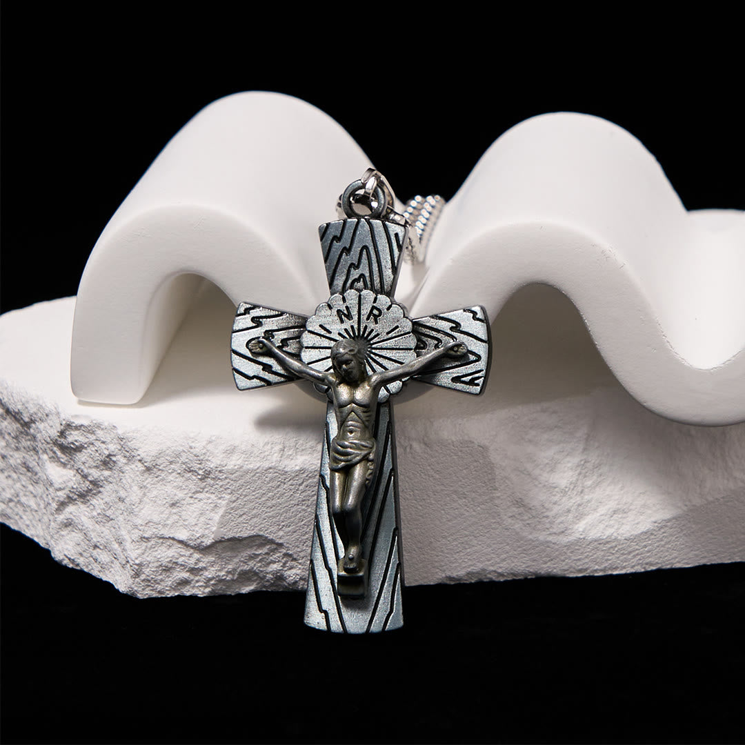 Collar de Pendiente de Cruz de Jesús de Acero de Titanio con Patrón de Árbol de Estilo Retro