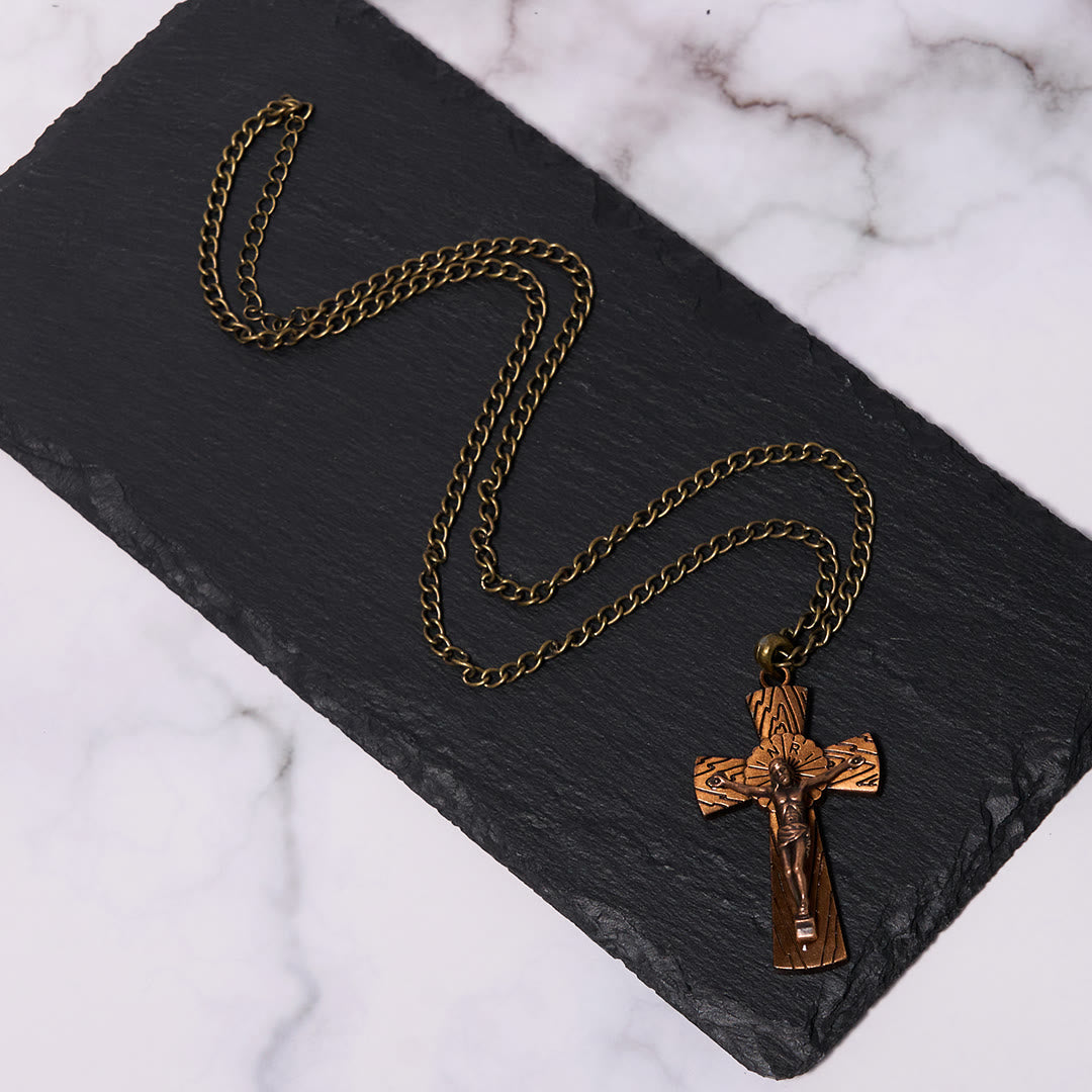 Collar de Pendiente de Cruz de Jesús de Acero de Titanio con Patrón de Árbol de Estilo Retro