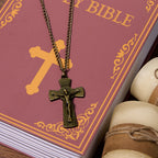 Collar de Pendiente de Cruz de Jesús de Acero de Titanio con Patrón de Árbol de Estilo Retro