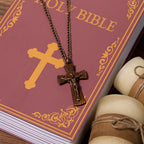 Collar de Pendiente de Cruz de Jesús de Acero de Titanio con Patrón de Árbol de Estilo Retro