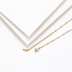 Collar Elegante con Medalla Milagrosa en Tono Dorado y Cruz Simple