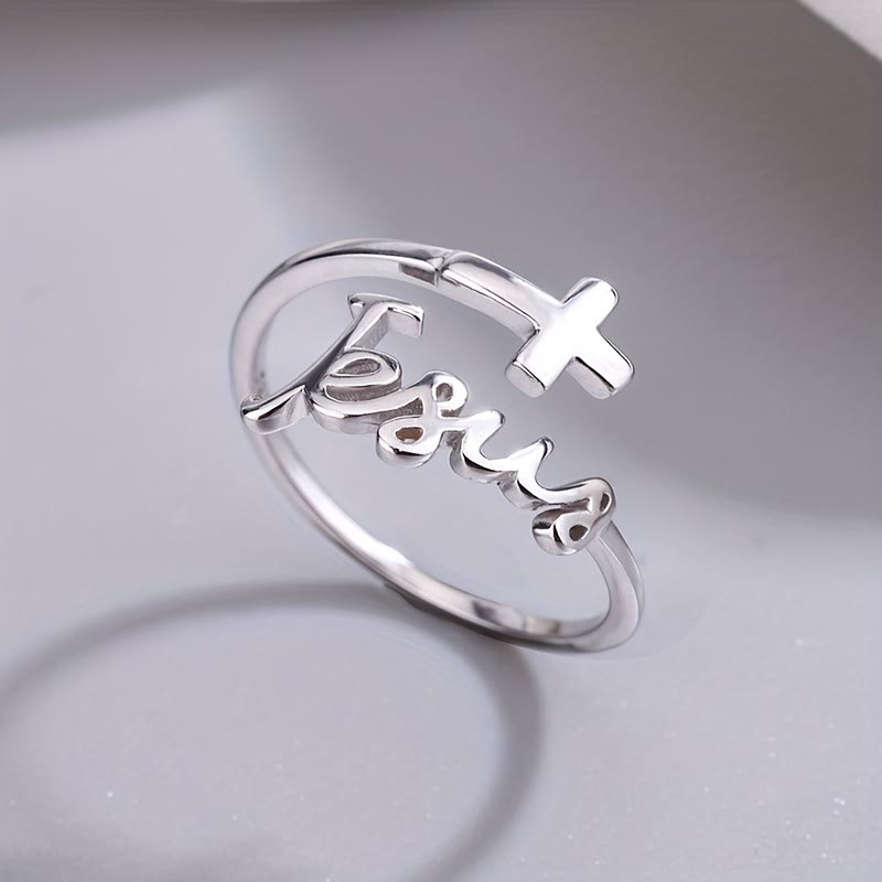 Anillo de Jesús y Cruz: Un Testimonio Simple pero Profundo de Fe