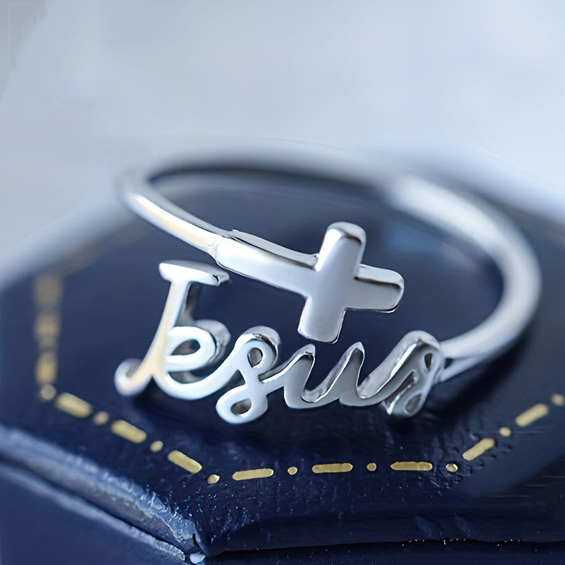 Anillo de Jesús y Cruz: Un Testimonio Simple pero Profundo de Fe