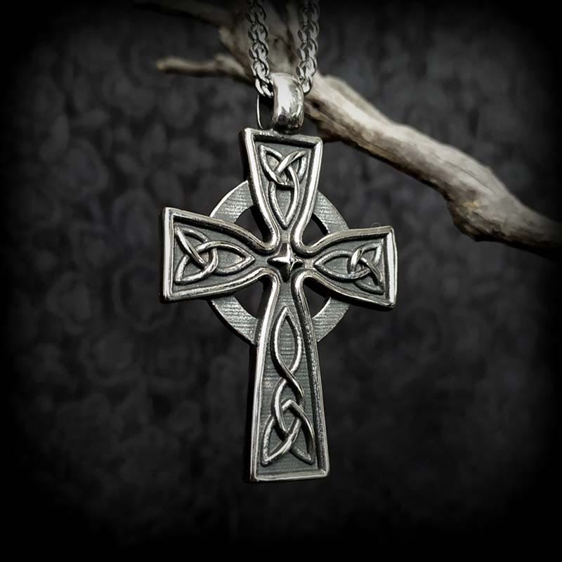 Collar Vintage de Cruz Celta Sagrada de la Trinidad: Un Símbolo Divino de Fe y Herencia