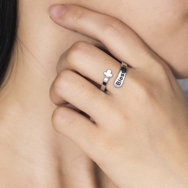Anillo de Fe Ajustable Cruz Bendita: Paz Esperanza Amor