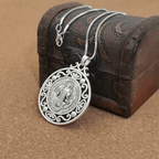 Medalla de San Benito Collar Exquisitamente Elaborado: Un Símbolo de Fe y Protección