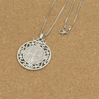 Medalla de San Benito Collar Exquisitamente Elaborado: Un Símbolo de Fe y Protección