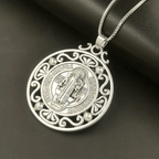 Medalla de San Benito Collar Exquisitamente Elaborado: Un Símbolo de Fe y Protección