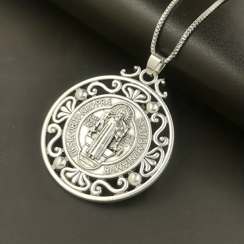 Medalla de San Benito Collar Exquisitamente Elaborado: Un Símbolo de Fe y Protección