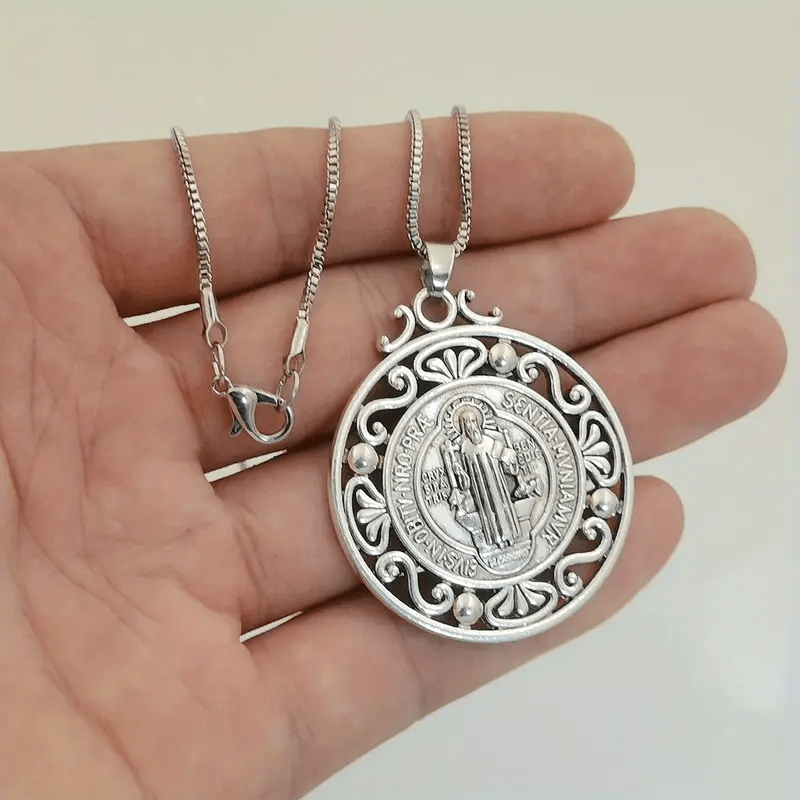 Medalla de San Benito Collar Exquisitamente Elaborado: Un Símbolo de Fe y Protección