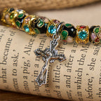 Pulsera de Fe Atemporal con Cuentas de Cloisonné Hechas a Mano: Un Testimonio de la Presencia de Cristo