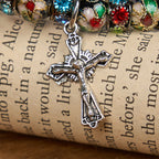 Pulsera de Fe Atemporal con Cuentas de Cloisonné Hechas a Mano: Un Testimonio de la Presencia de Cristo