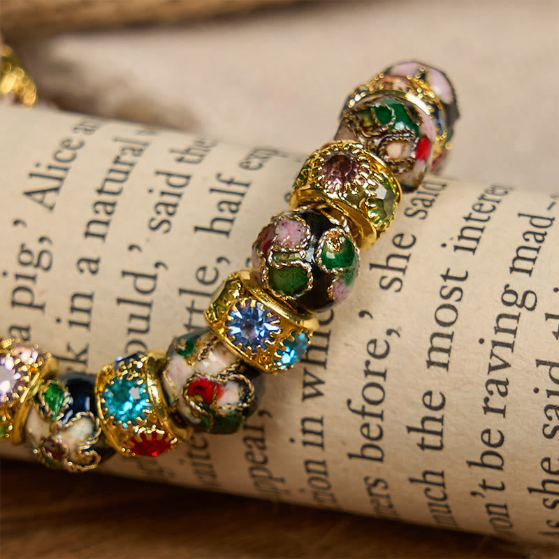 Pulsera de Fe Atemporal con Cuentas de Cloisonné Hechas a Mano: Un Testimonio de la Presencia de Cristo