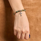 Pulsera de Fe Atemporal con Cuentas de Cloisonné Hechas a Mano: Un Testimonio de la Presencia de Cristo