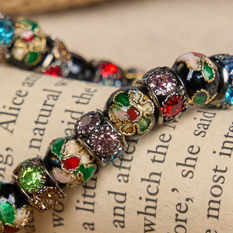 Pulsera de Fe Atemporal con Cuentas de Cloisonné Hechas a Mano: Un Testimonio de la Presencia de Cristo