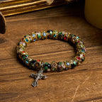 Pulsera de Fe Atemporal con Cuentas de Cloisonné Hechas a Mano: Un Testimonio de la Presencia de Cristo