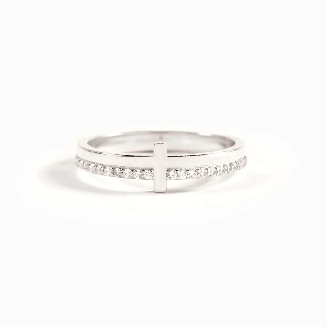 Anillo Minimalista de Cruz de Plata 925 "Nunca Te Rindas": Un Símbolo de Creencia y Elevación