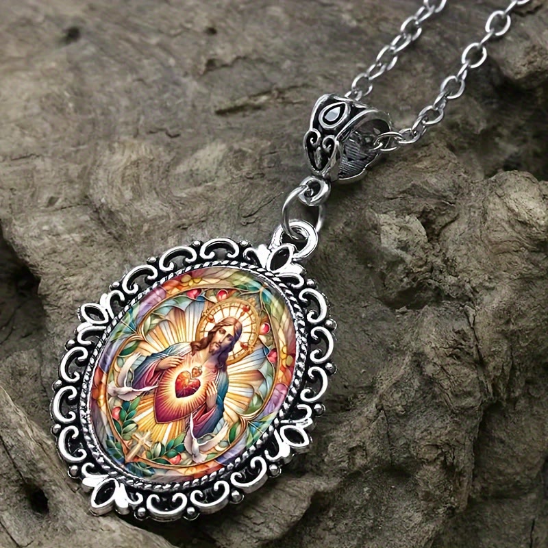 Collar Corazón Sagrado de Jesús: Pieza Atemporal que Encierra el Amor Divino