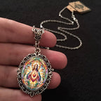 Collar Corazón Sagrado de Jesús: Pieza Atemporal que Encierra el Amor Divino