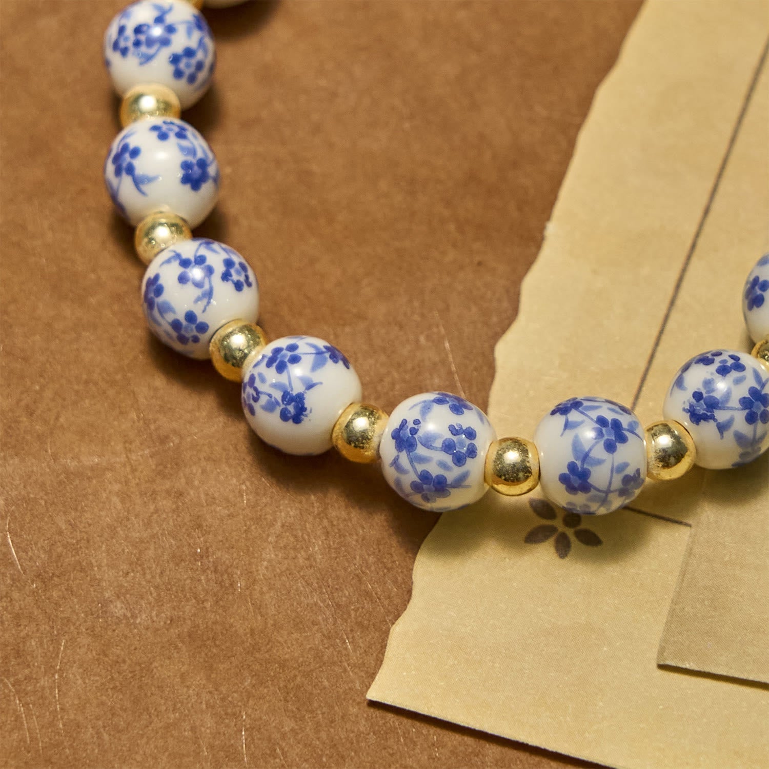 Medalla de Nuestra Señora y Pulsera Floral Inspirada: La Fe se Encuentra con el Estilo