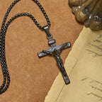 Collar con Colgante de Crucifijo de 3 Colores: Amuleto Divino de Fe