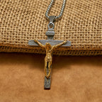 Collar con Colgante de Crucifijo de 3 Colores: Amuleto Divino de Fe