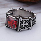 Cruz de Piedra Preciosa Roja y Negra - Anillo de Pareja Embellecido: Un Símbolo de Fe y Estilo