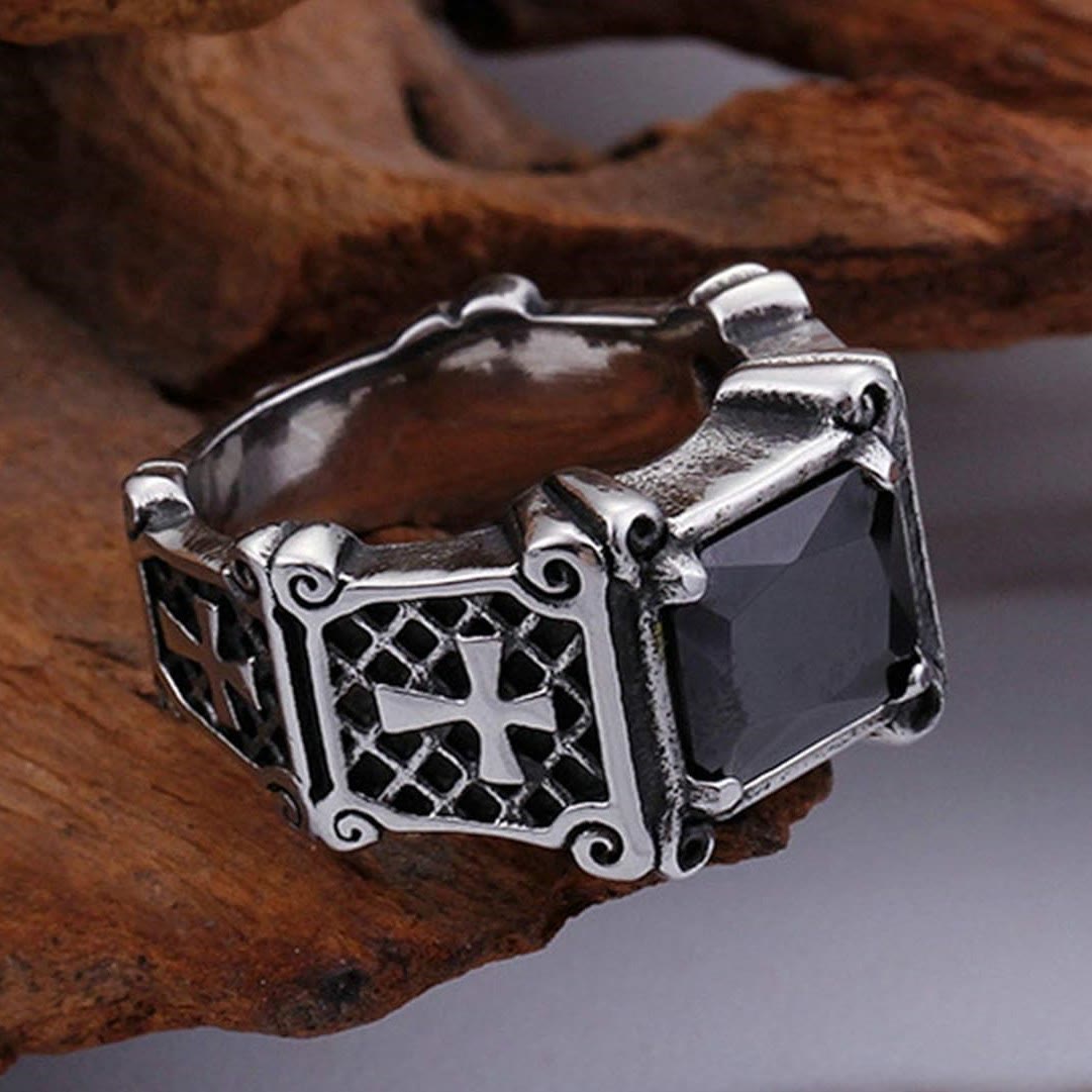 Cruz de Piedra Preciosa Roja y Negra - Anillo de Pareja Embellecido: Un Símbolo de Fe y Estilo