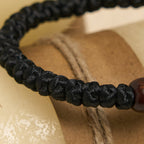 Pulsera de Cuerda con Nudo y Cruz Azul y Negra: Un Símbolo de Fe