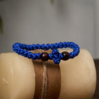 Pulsera de Cuerda con Nudo y Cruz Azul y Negra: Un Símbolo de Fe