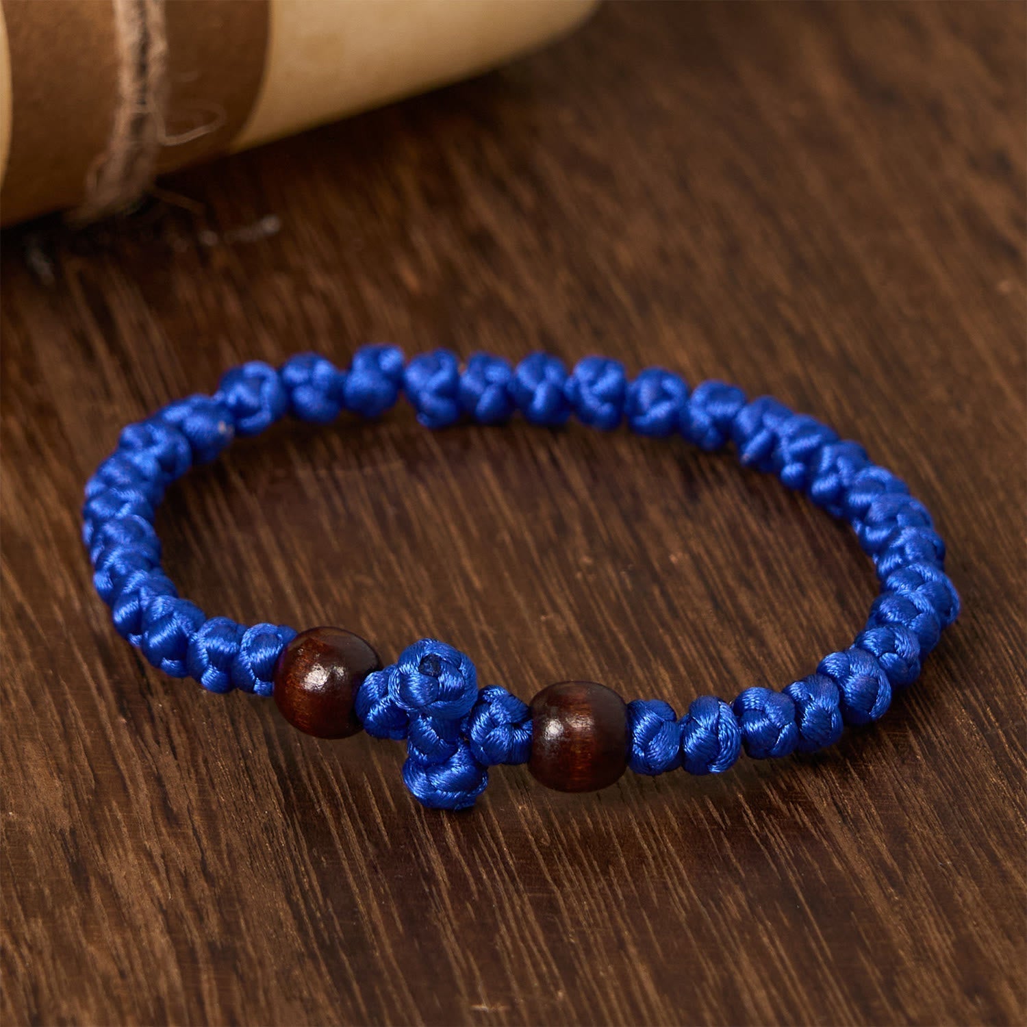 Pulsera de Cuerda con Nudo y Cruz Azul y Negra: Un Símbolo de Fe