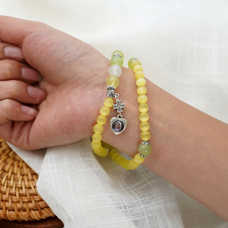 Pulsera Ajustable Minimalista con Piedras de Ojo de Gato Multicolores y Medalla Milagrosa