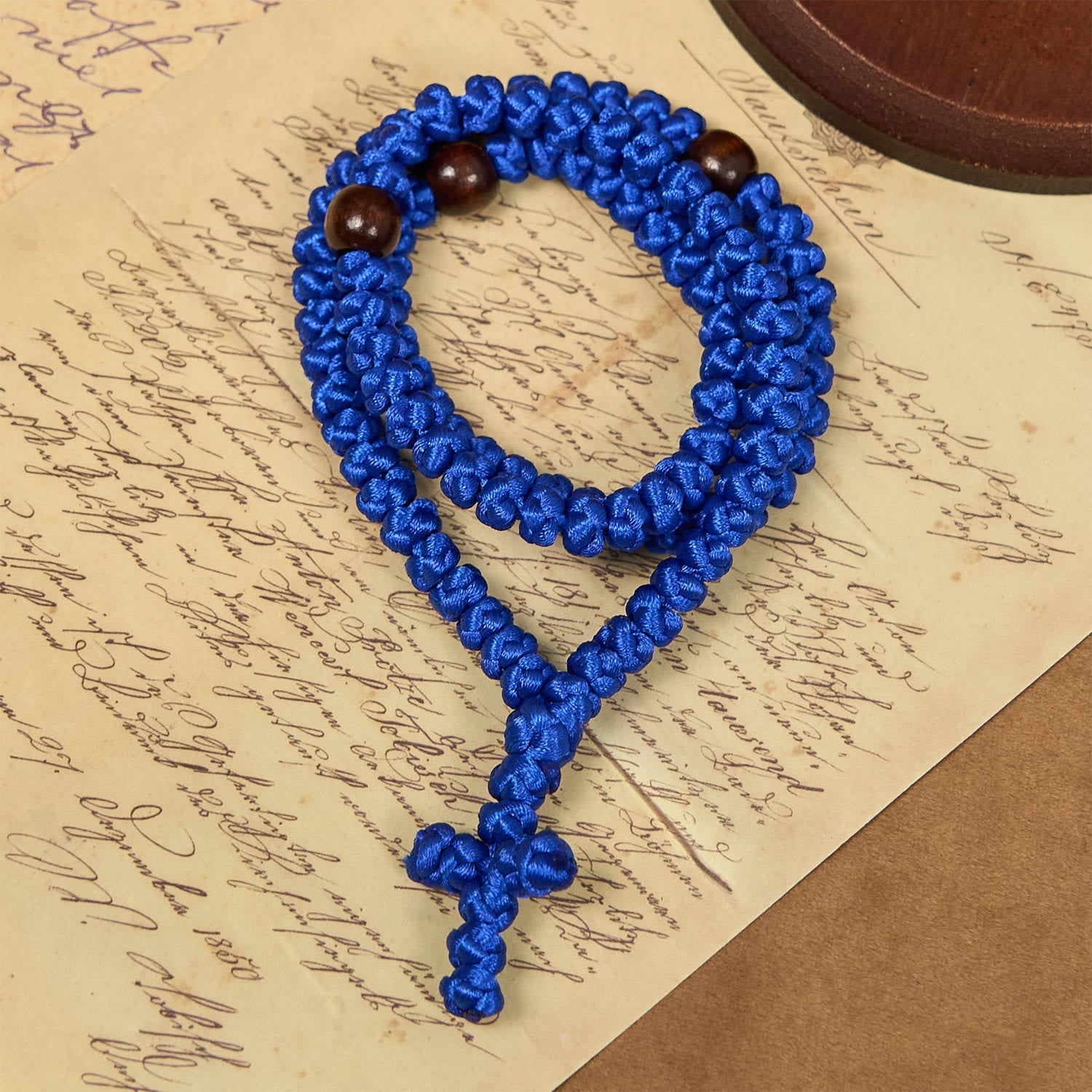 Collar de Cuerda con 100 Nudos de Bendición en Cruz Azul y Negro: Símbolo Apreciado de Bendición Sagrada