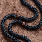 Collar de Cuerda con 100 Nudos de Bendición en Cruz Azul y Negro: Símbolo Apreciado de Bendición Sagrada