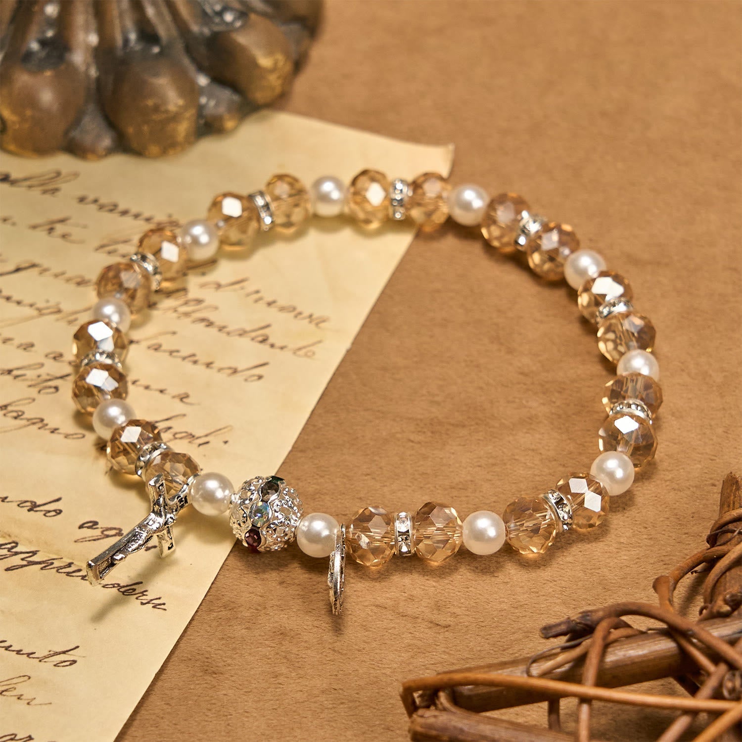 Pulsera de Cristal Transparente Moderna con Crucifijo y Medalla Milagrosa: Declaración de Fe Contemporánea