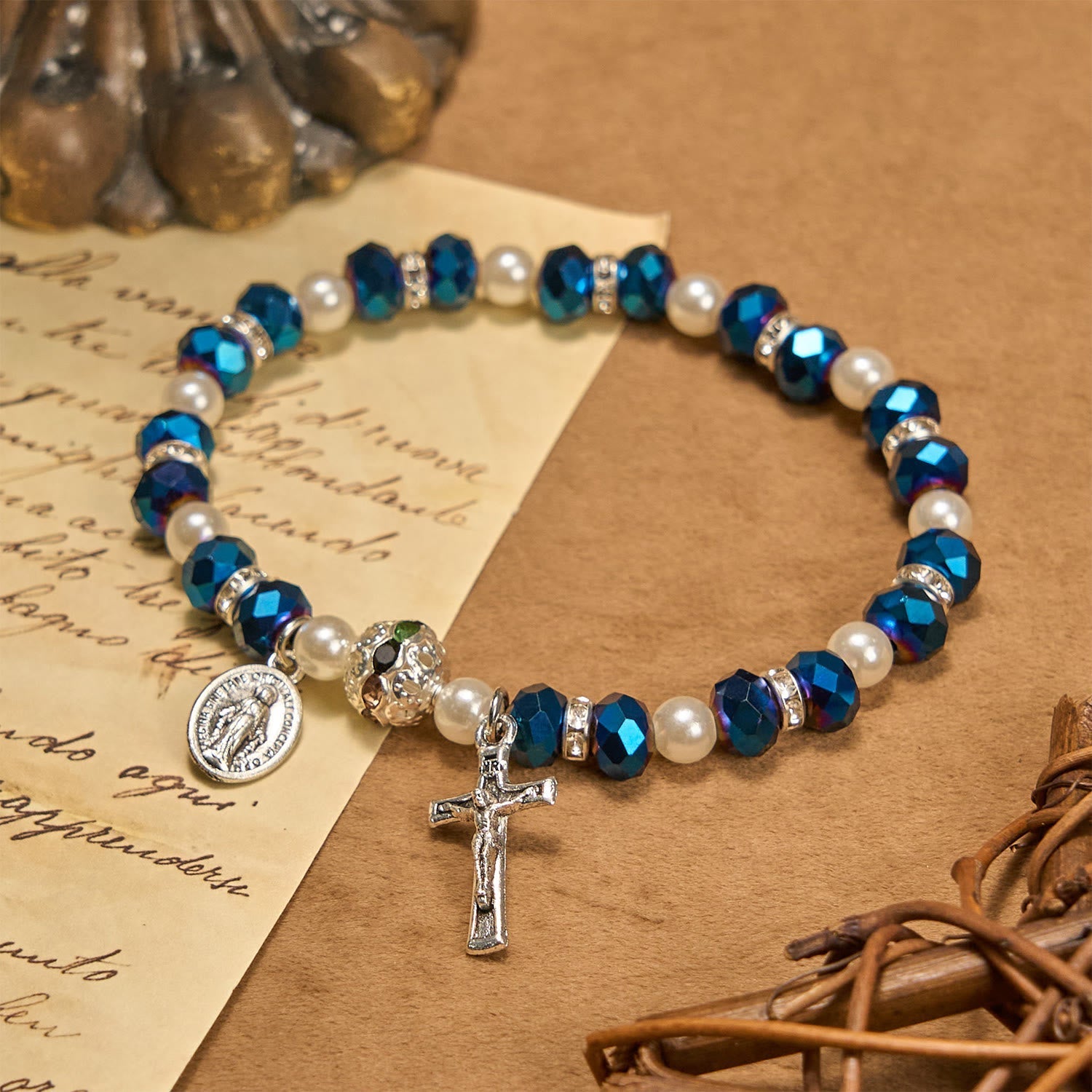 Pulsera de Cristal Transparente Moderna con Crucifijo y Medalla Milagrosa: Declaración de Fe Contemporánea