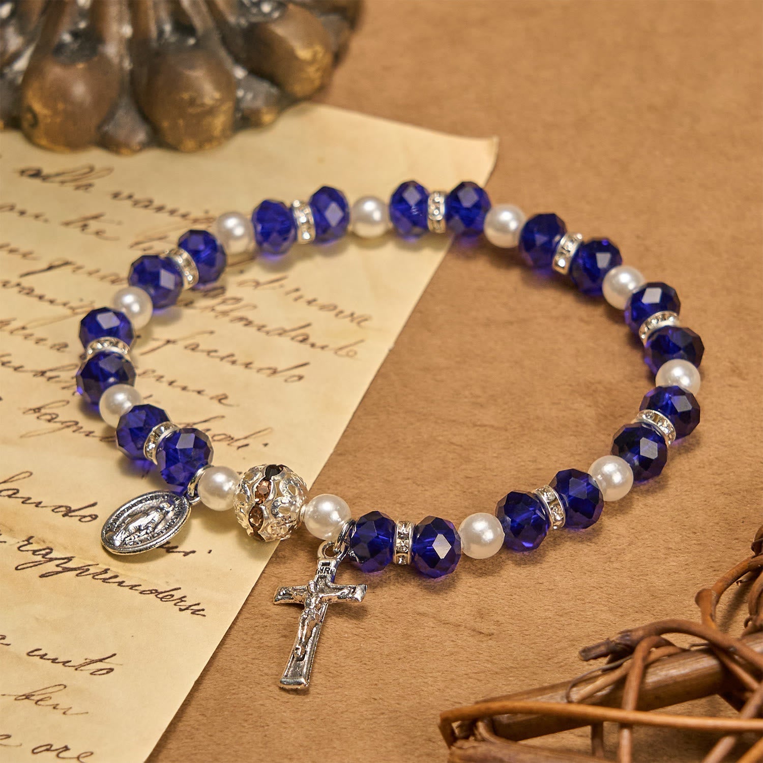 Pulsera de Cristal Transparente Moderna con Crucifijo y Medalla Milagrosa: Declaración de Fe Contemporánea