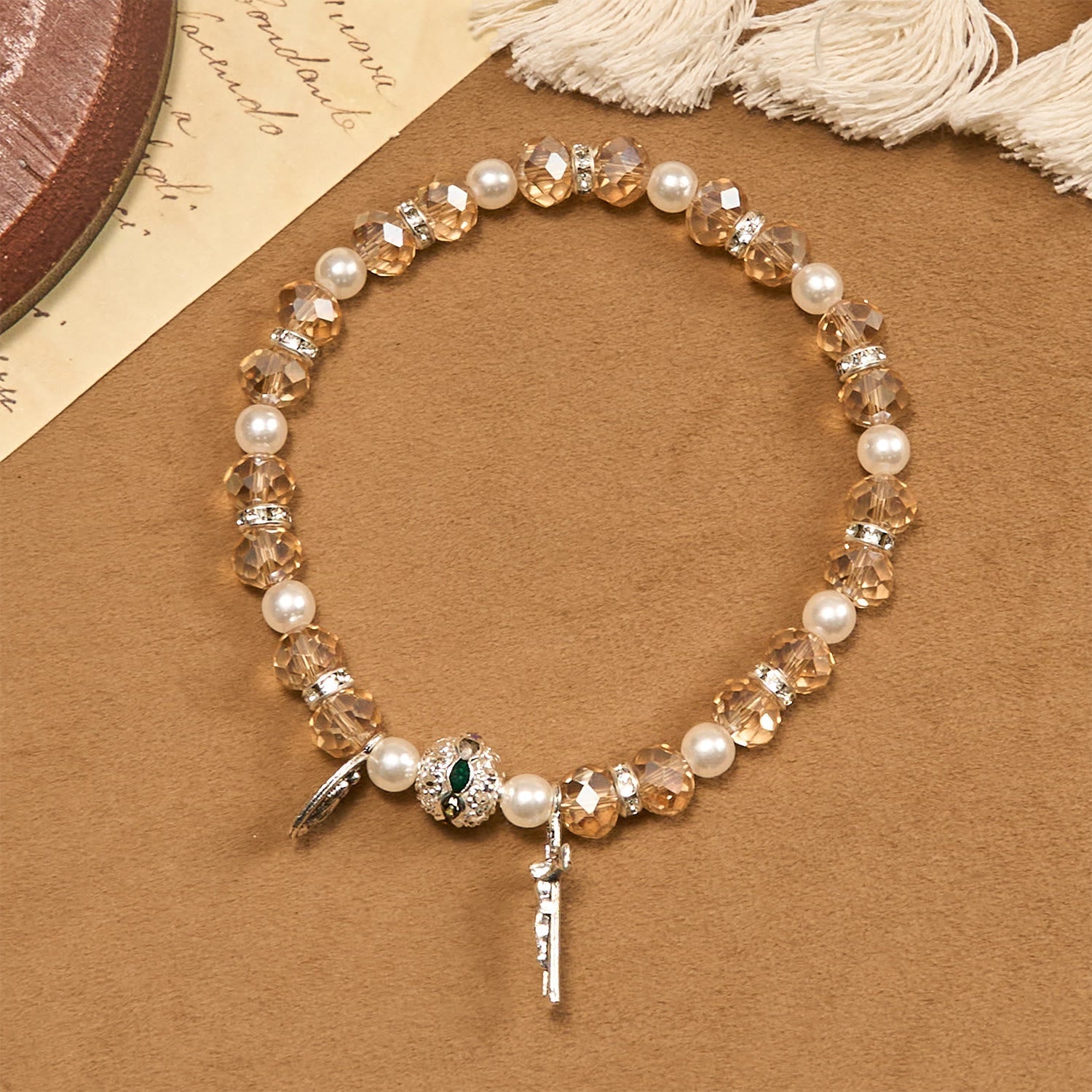 Pulsera de Cristal Transparente Moderna con Crucifijo y Medalla Milagrosa: Declaración de Fe Contemporánea