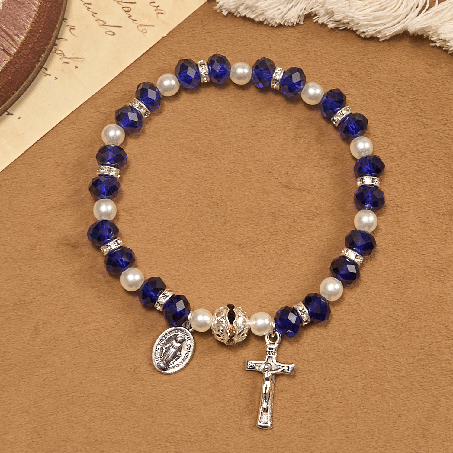 Pulsera de Cristal Transparente Moderna con Crucifijo y Medalla Milagrosa: Declaración de Fe Contemporánea