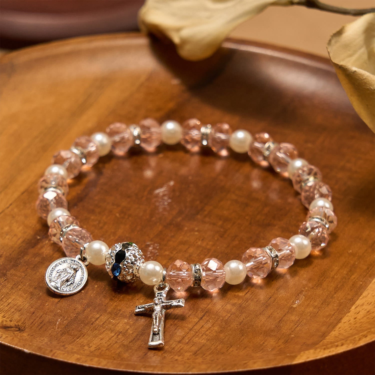 Pulsera de Cristal Transparente Moderna con Crucifijo y Medalla Milagrosa: Declaración de Fe Contemporánea