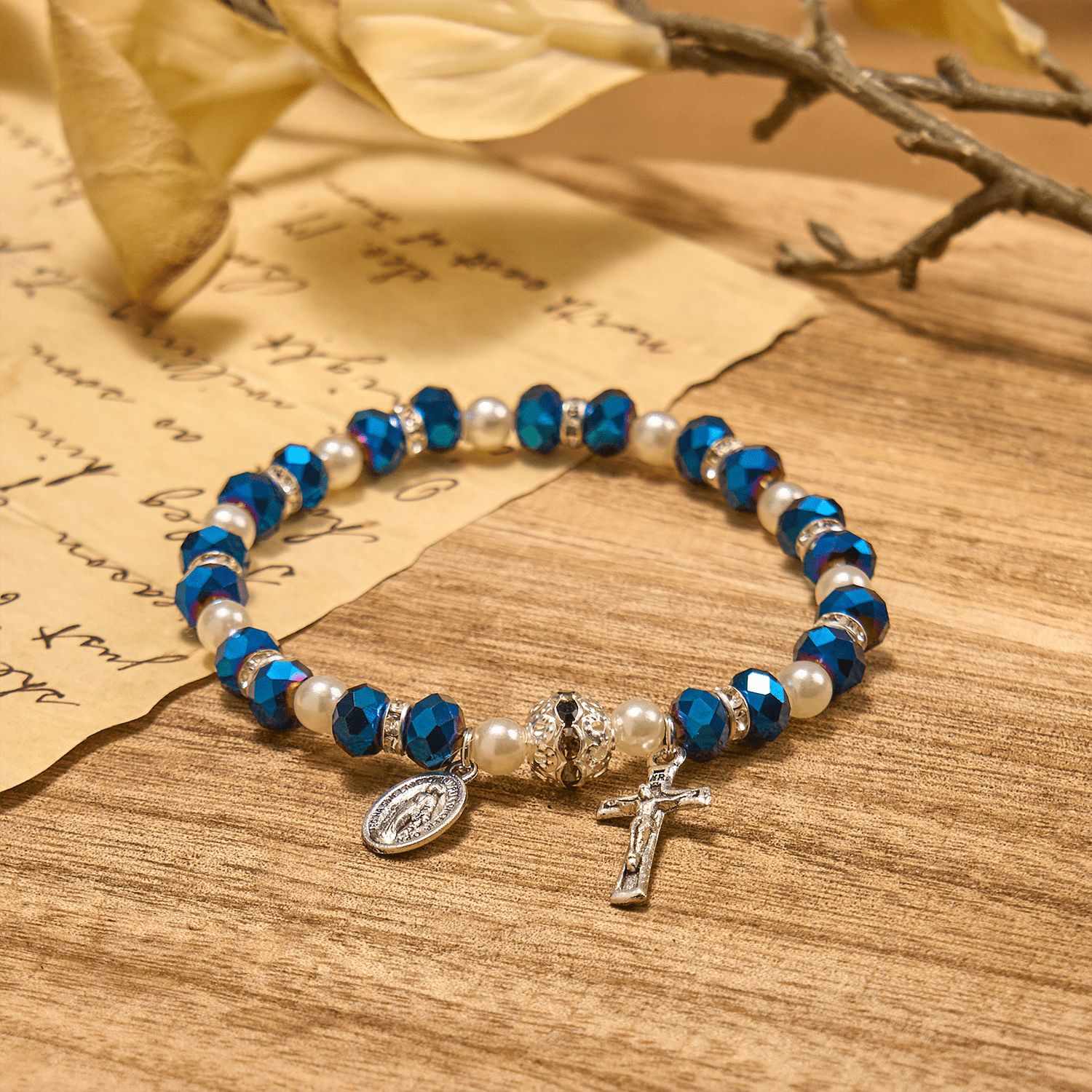 Pulsera de Cristal Transparente Moderna con Crucifijo y Medalla Milagrosa: Declaración de Fe Contemporánea