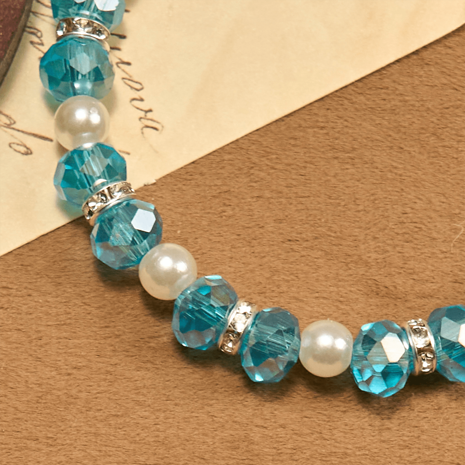 Pulsera de Cristal Transparente Moderna con Crucifijo y Medalla Milagrosa: Declaración de Fe Contemporánea