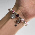 Pulsera Elástica Cerámica Floral Multicolor con Medalla Milagrosa y Crucifijo: Elegancia Sutil de Fe
