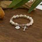 Pulsera Elástica Cerámica Floral Multicolor con Medalla Milagrosa y Crucifijo: Elegancia Sutil de Fe