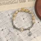 Pulsera de Rosario con Cuentas de Rosa Blanca de 10 mm Esculpidas Artísticamente con Crucifijo