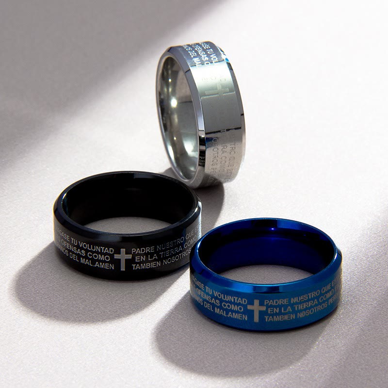 Anillo Minimalista de 8mm con Verso Sagrado en Tres Colores y Motivo de Cruz: Lleva Tu Fe