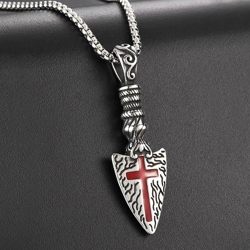 Collar de Punta de Lanza de Cruz Roja con Elementos Barrocos y Patrón de Pergamino Vintage